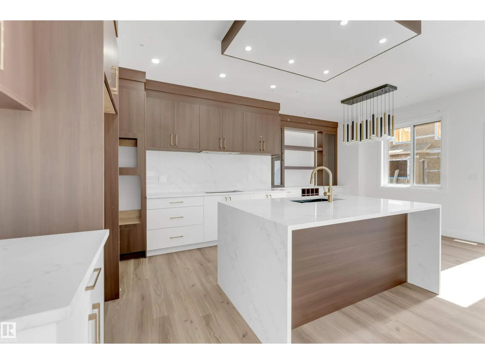 4707 17 AV SW SW