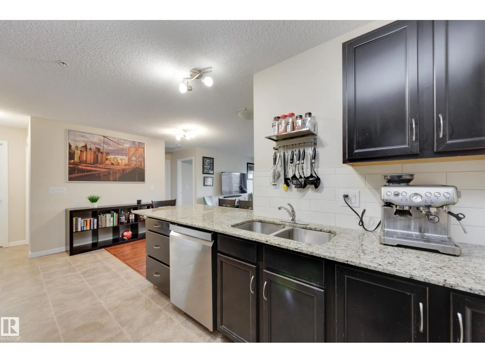 #210 271 CHARLOTTE WY