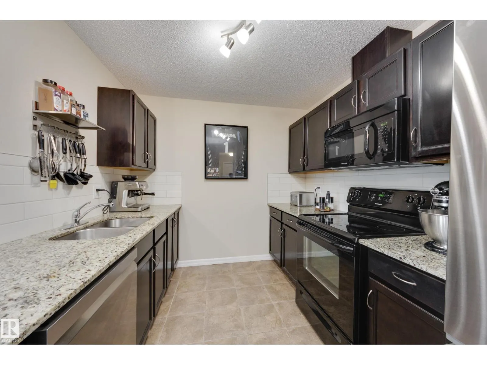 #210 271 CHARLOTTE WY