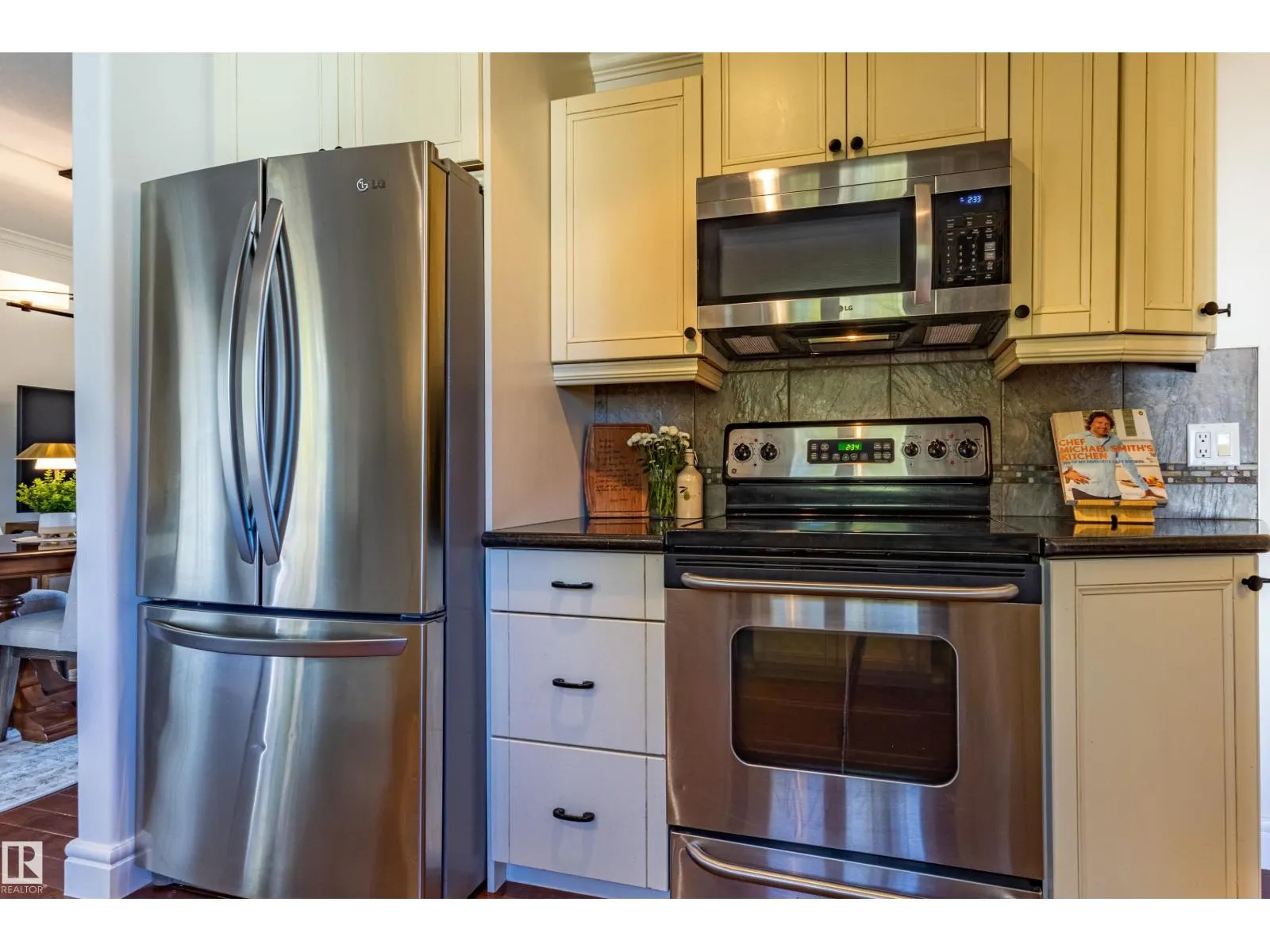 4107 122 ST NW