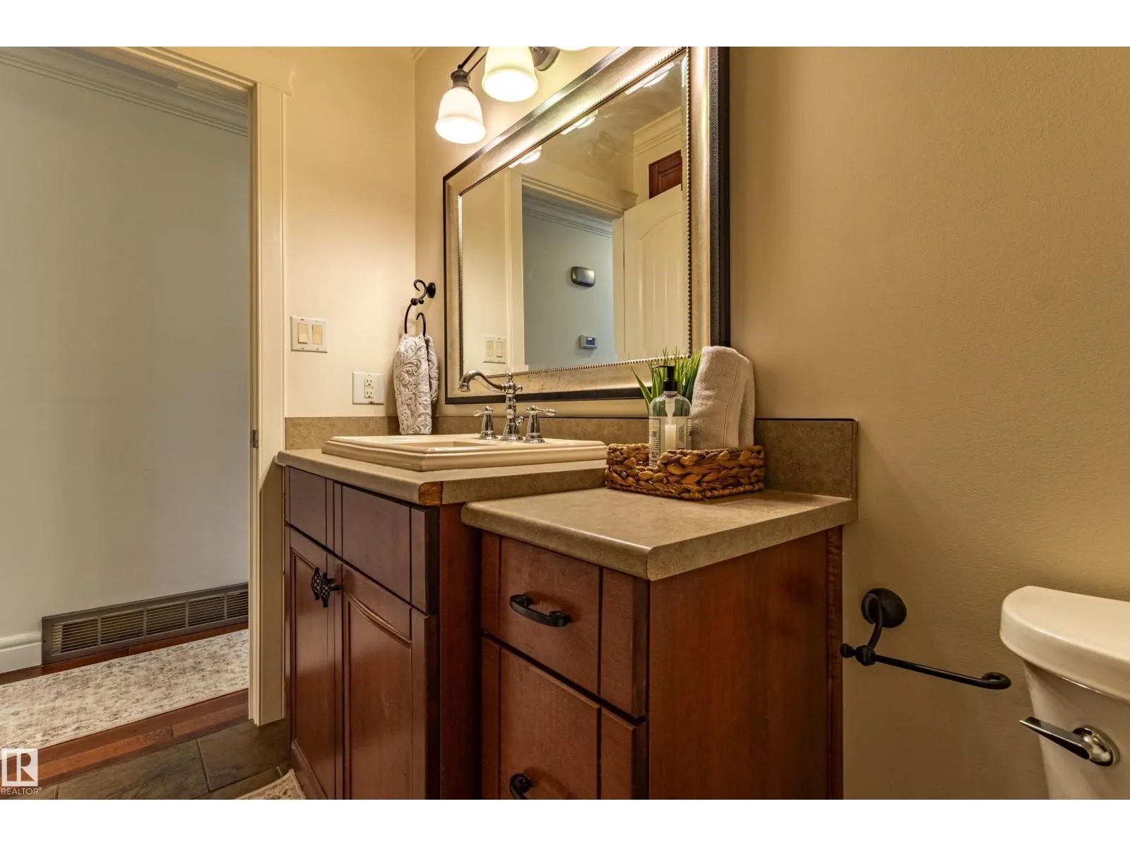 4107 122 ST NW