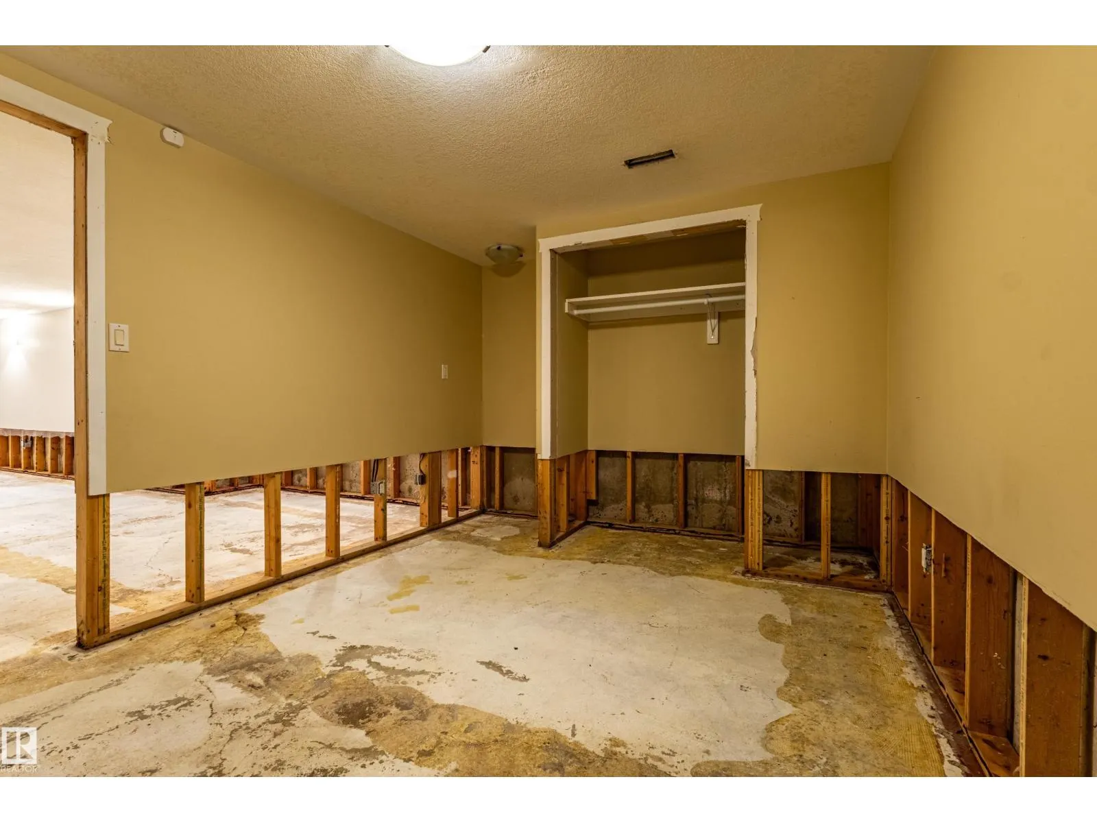 4107 122 ST NW