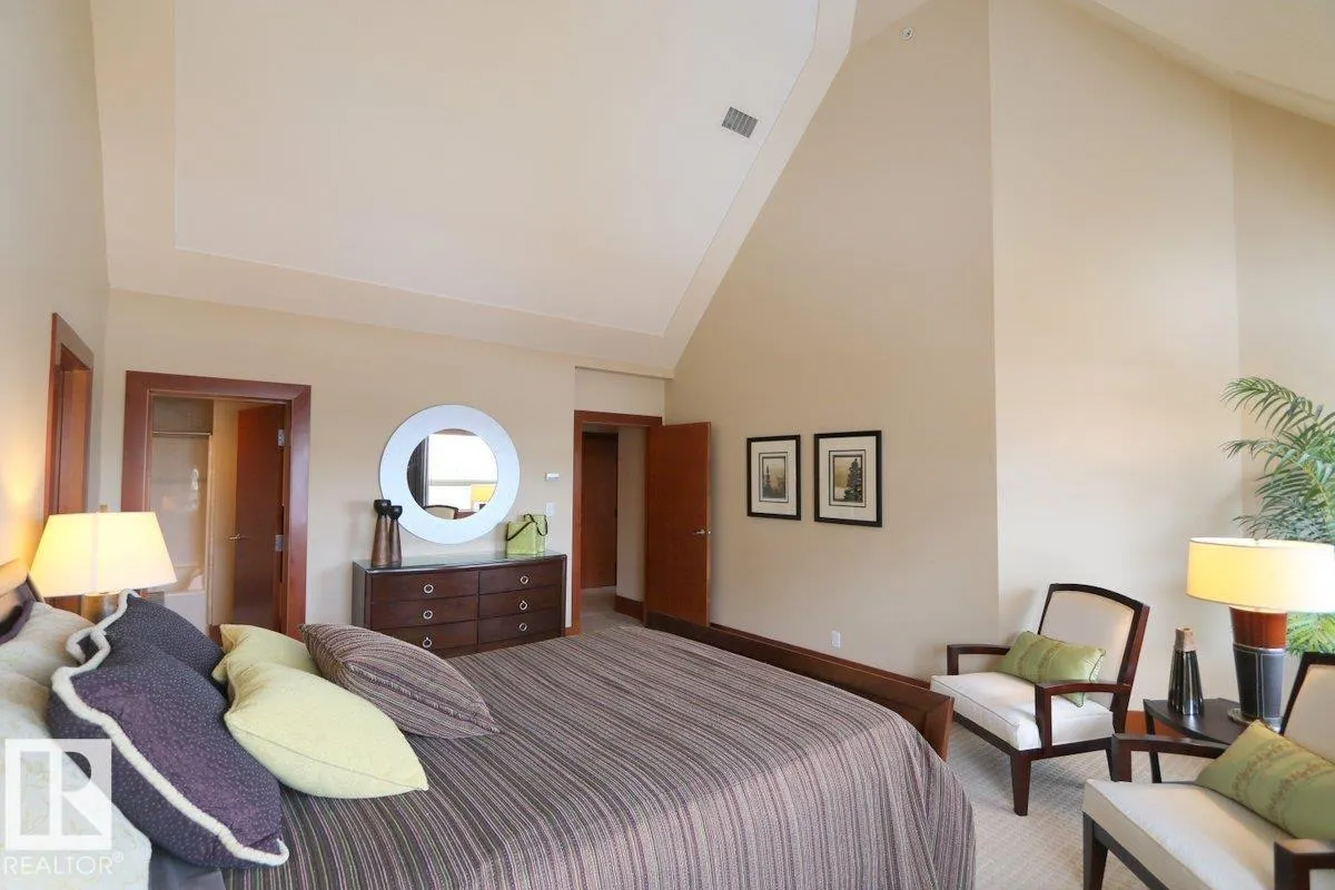 #1402 9707 105 ST NW