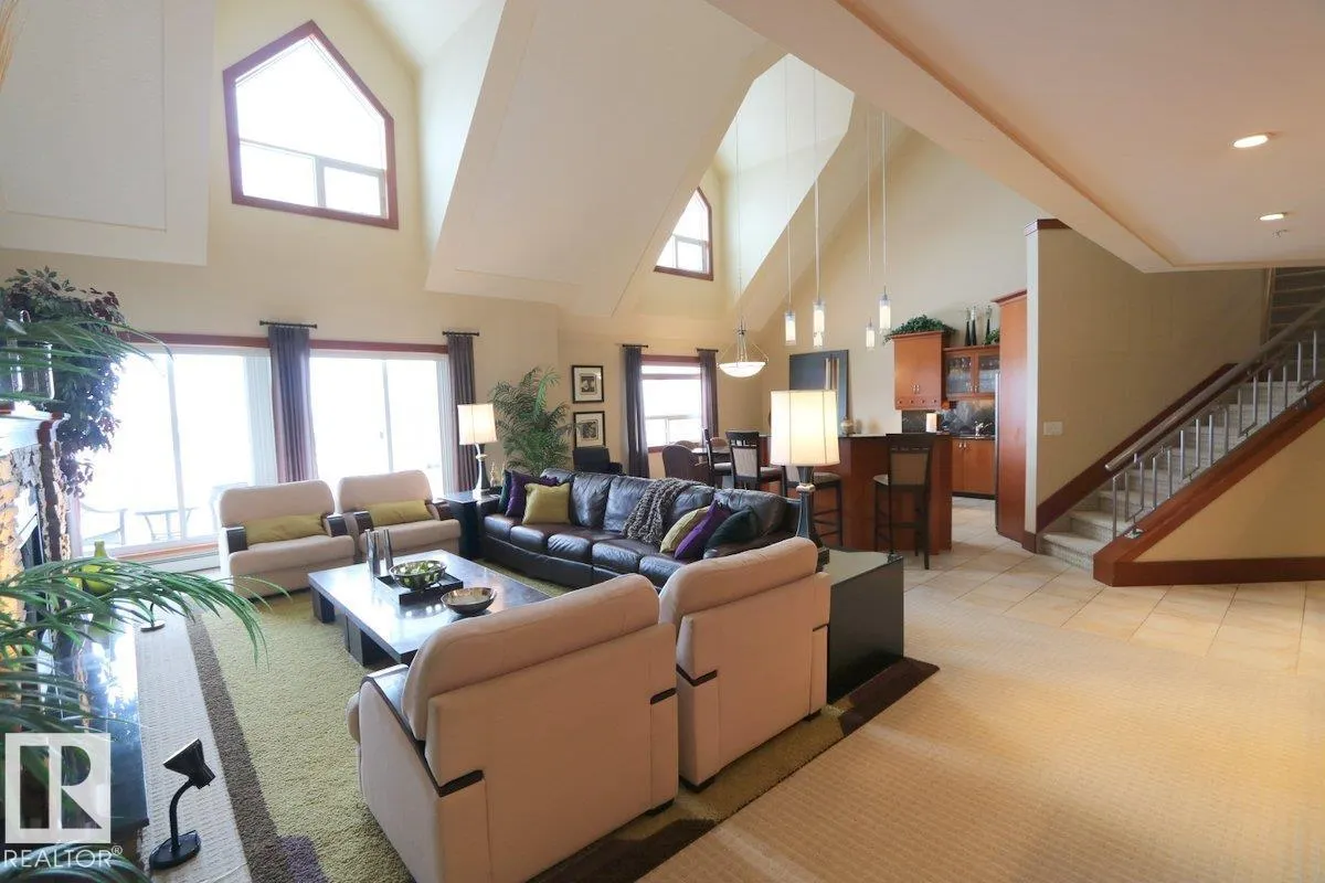 #1402 9707 105 ST NW