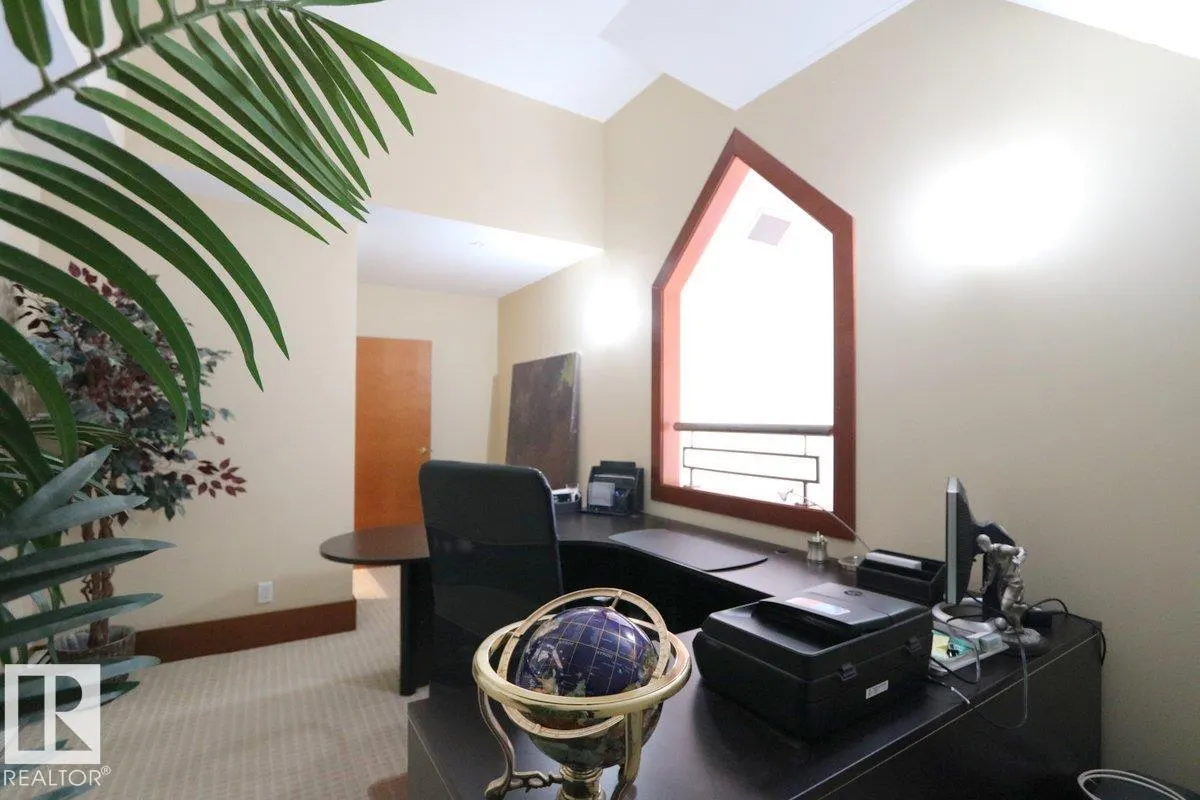 #1402 9707 105 ST NW