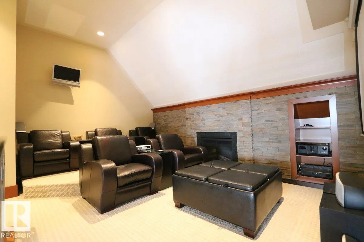 #1402 9707 105 ST NW