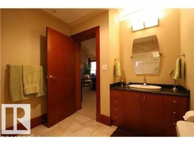 #1402 9707 105 ST NW