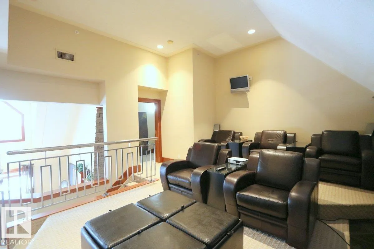 #1402 9707 105 ST NW