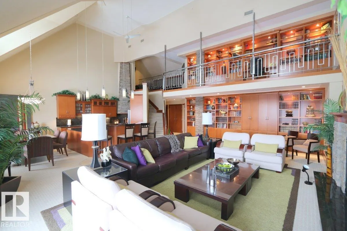 #1402 9707 105 ST NW