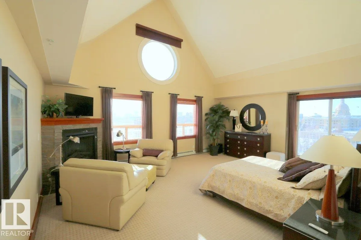#1402 9707 105 ST NW