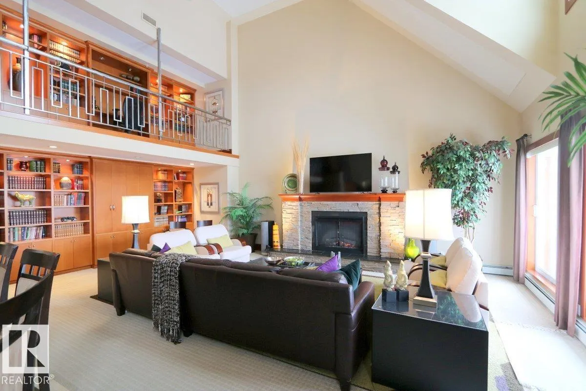 #1402 9707 105 ST NW