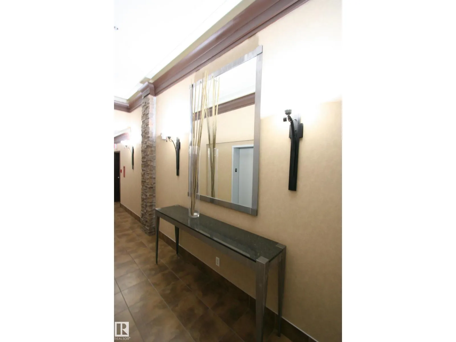 #1402 9707 105 ST NW
