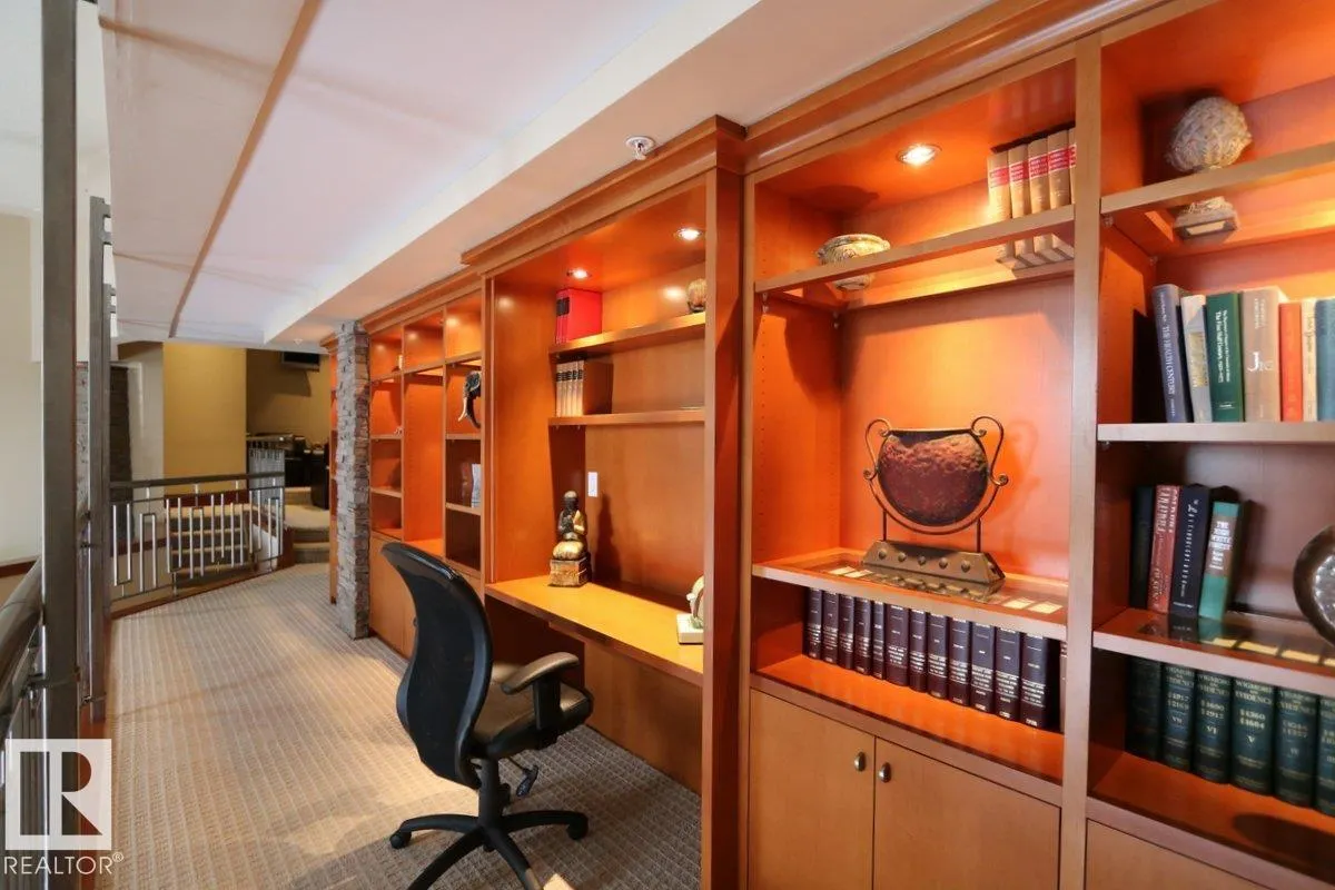 #1402 9707 105 ST NW