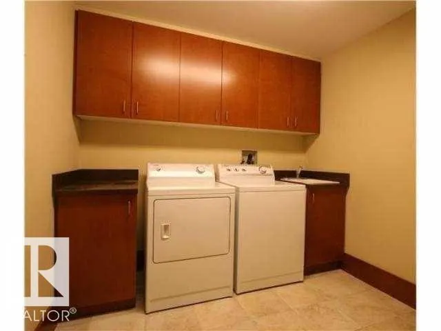 #1402 9707 105 ST NW