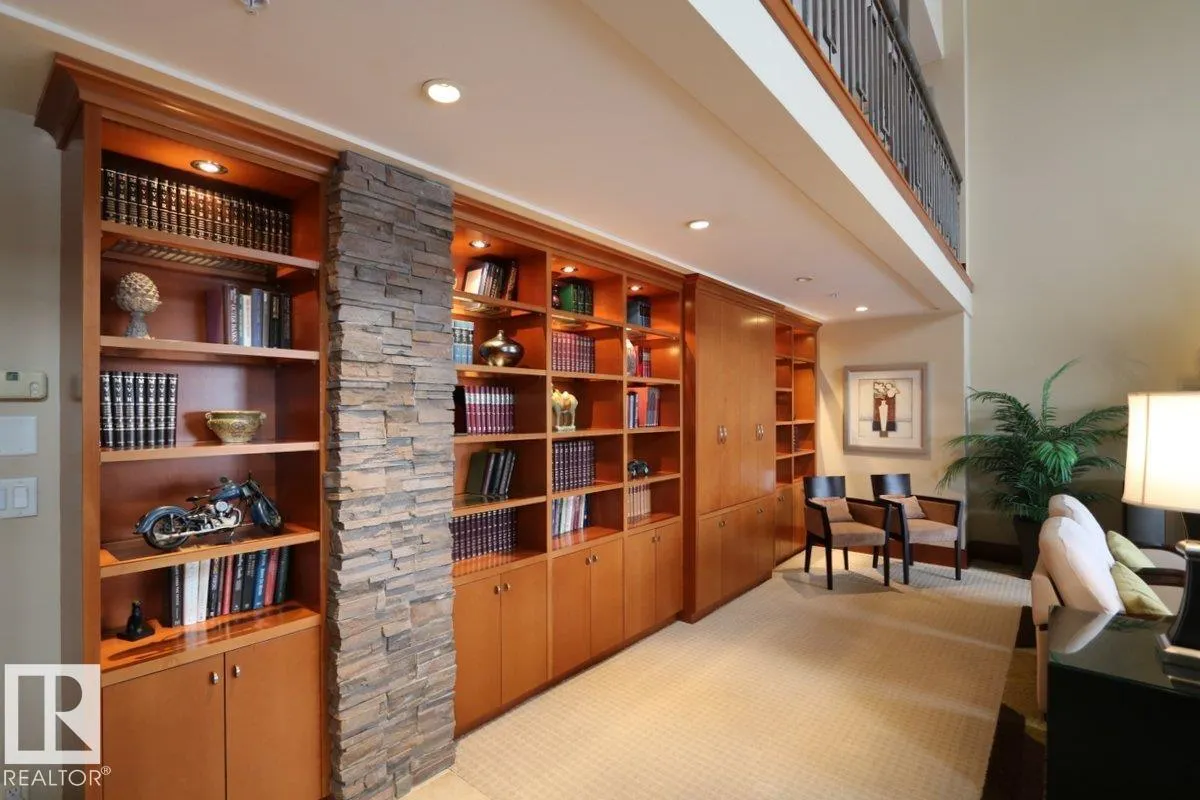 #1402 9707 105 ST NW