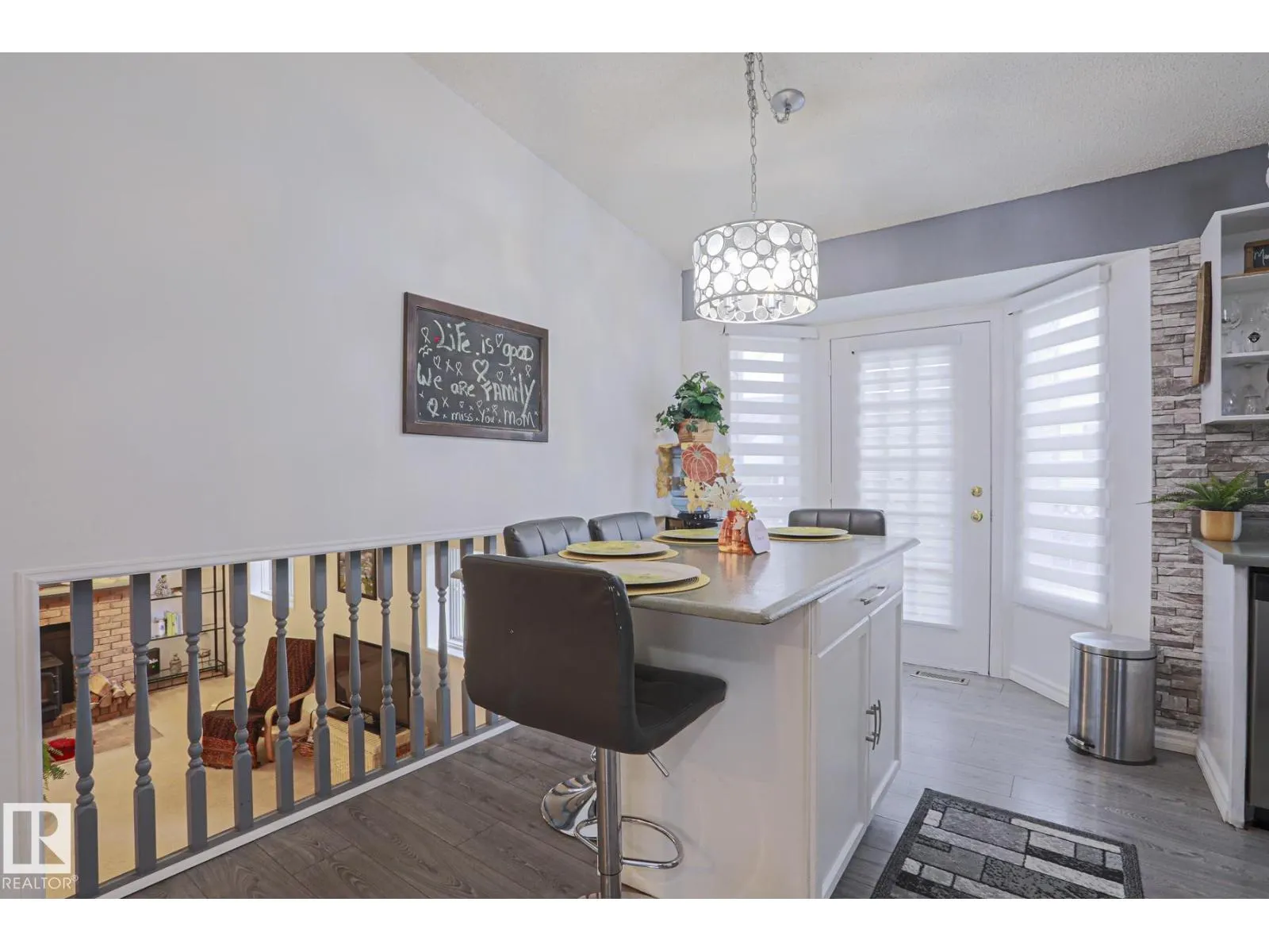 52 WESTLAKE DR