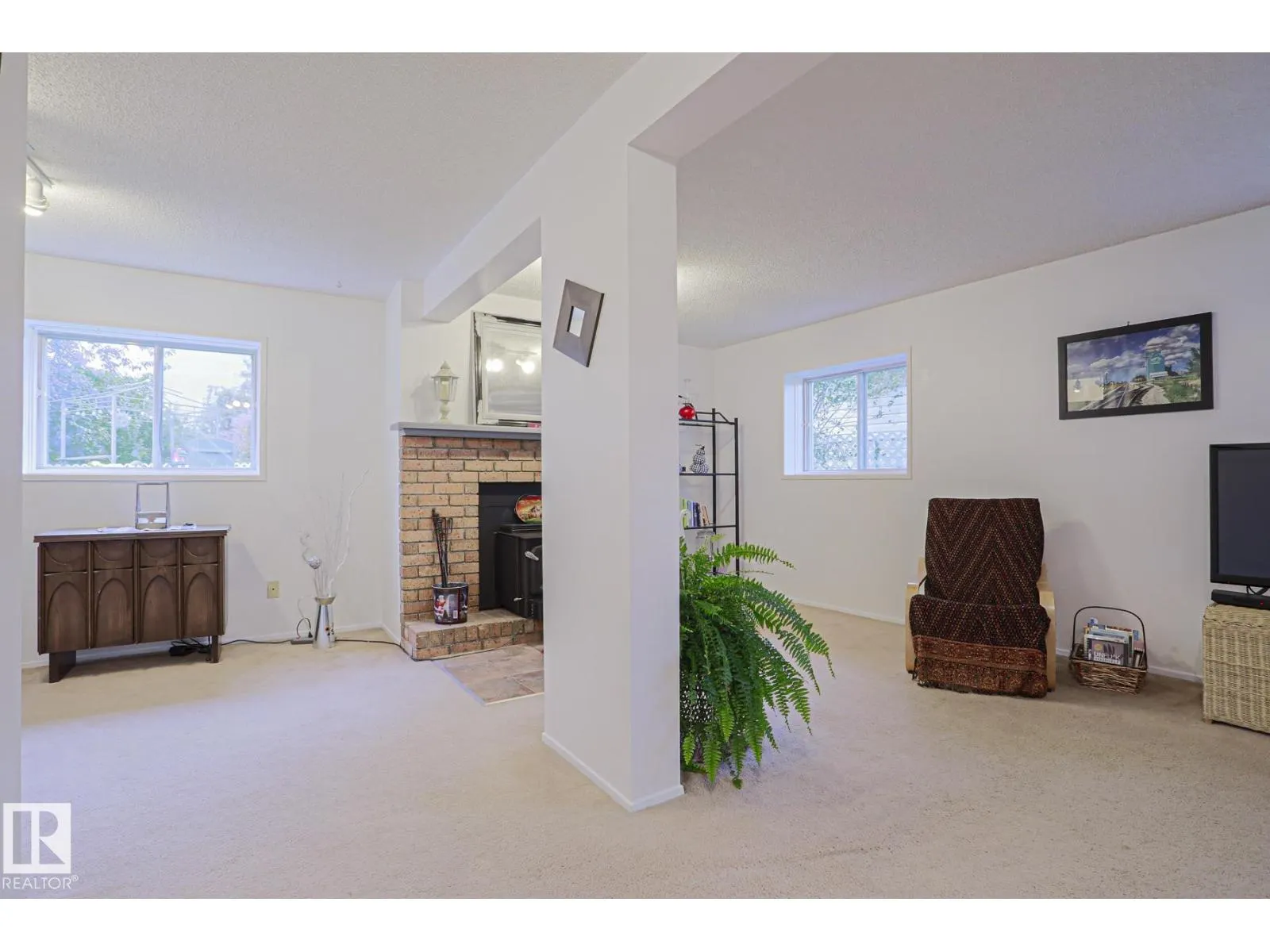 52 WESTLAKE DR