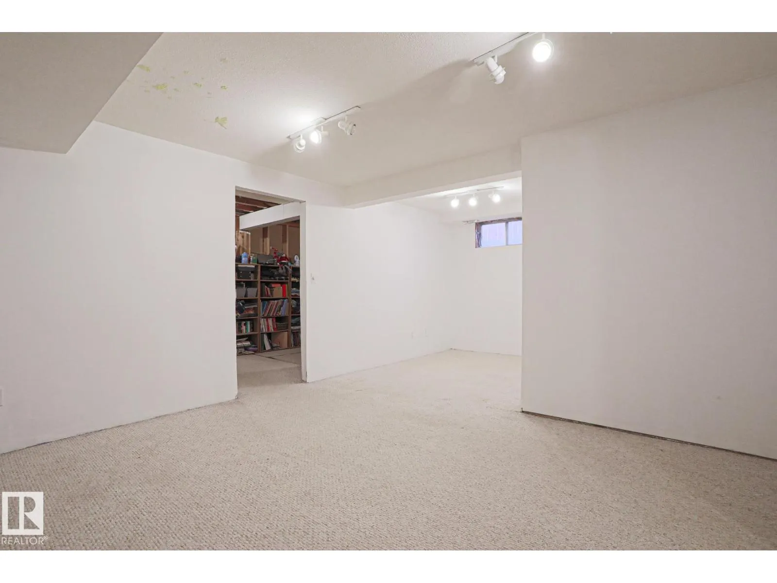 52 WESTLAKE DR