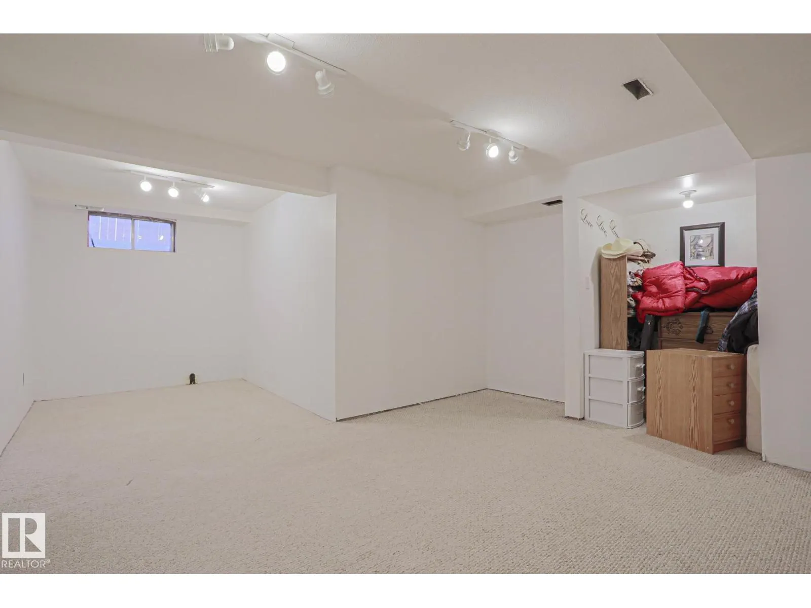 52 WESTLAKE DR