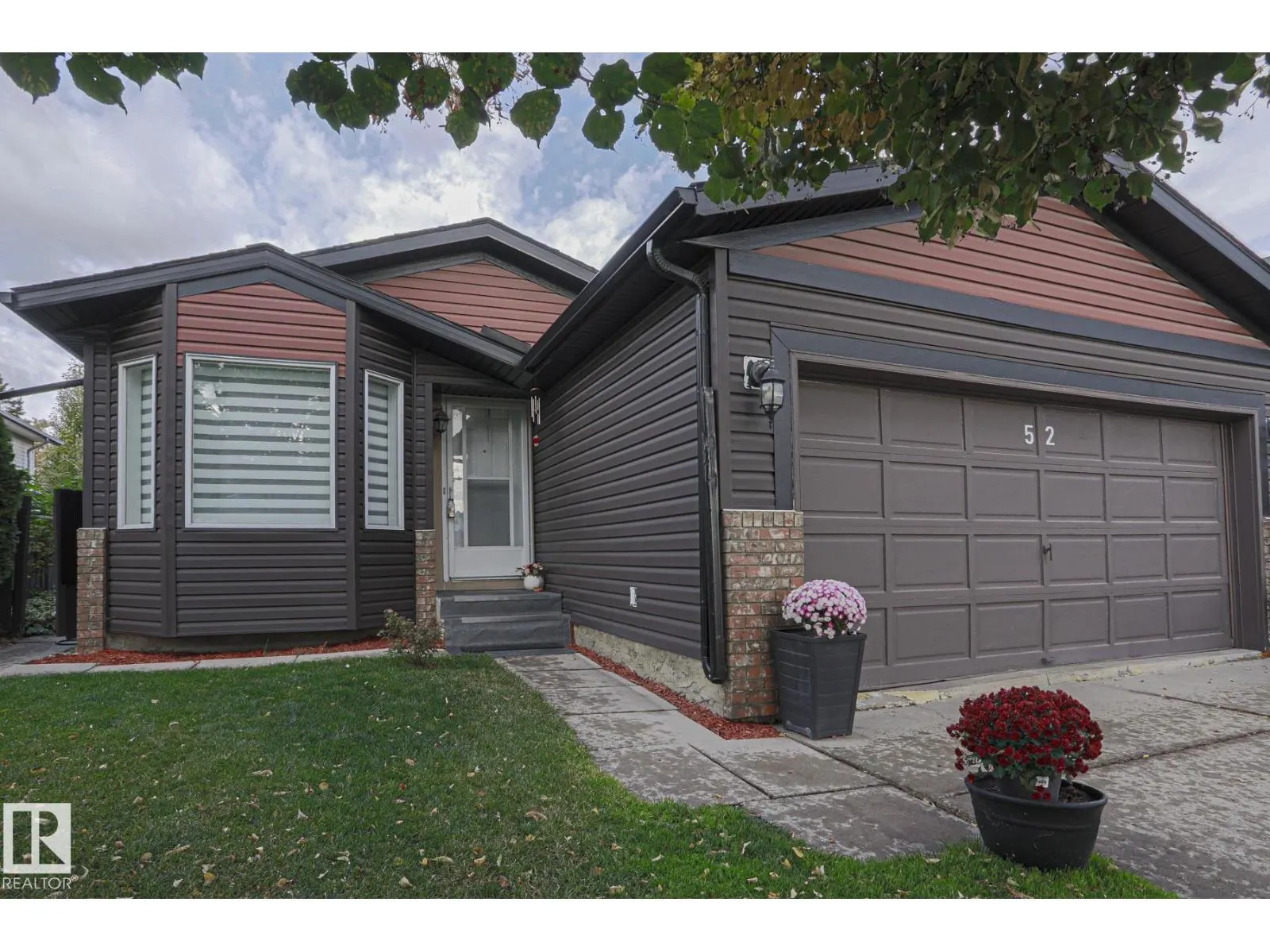 52 WESTLAKE DR
