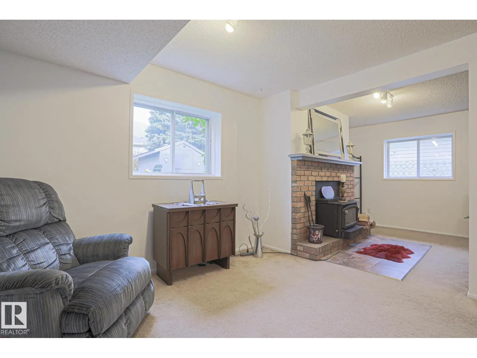 52 WESTLAKE DR