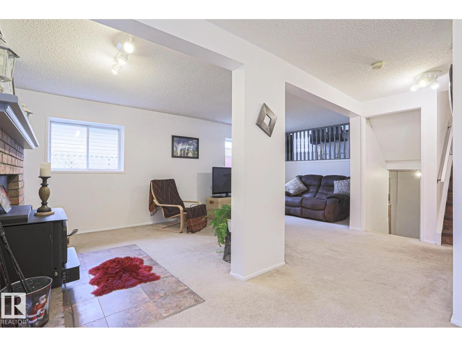 52 WESTLAKE DR