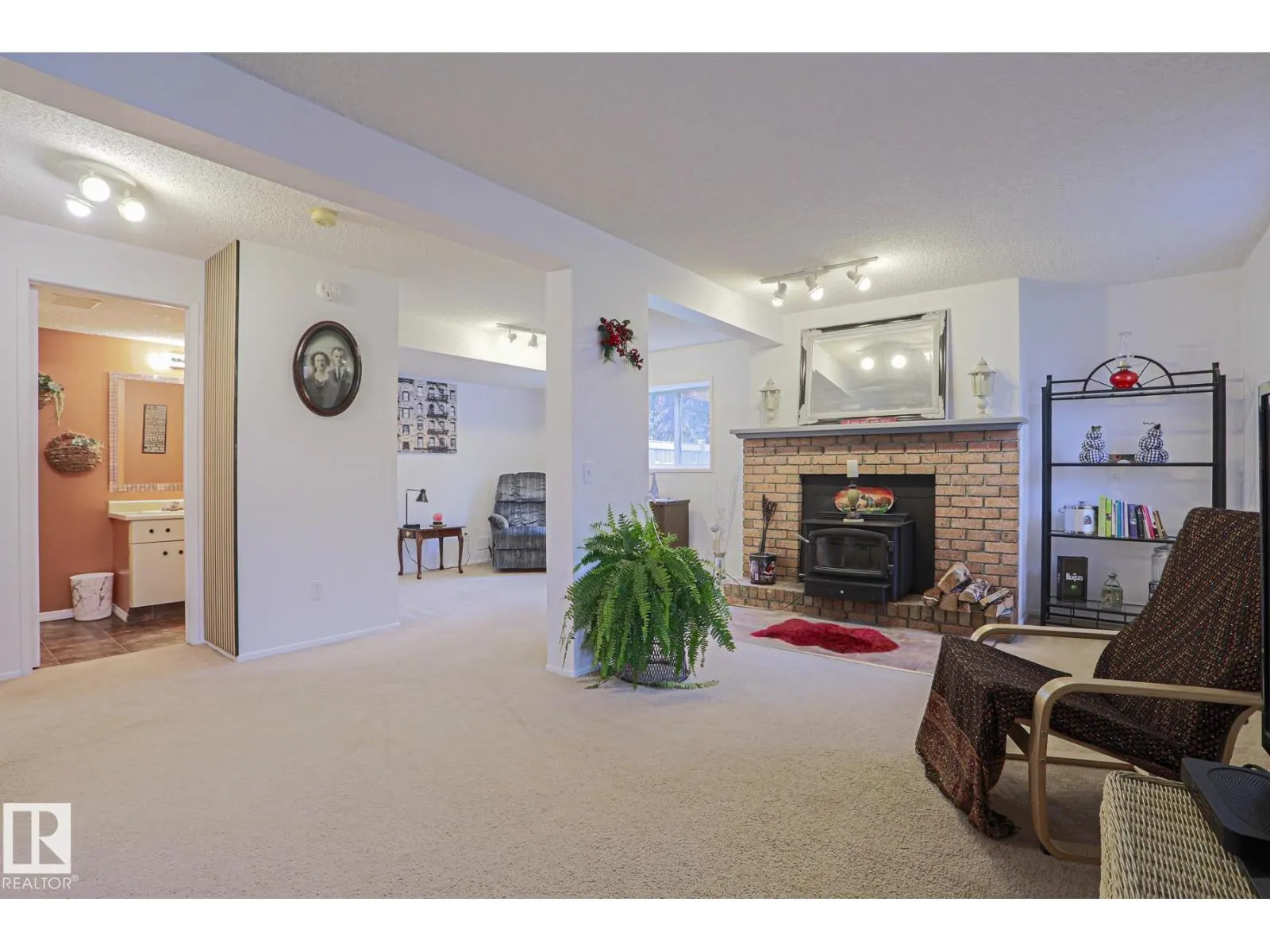 52 WESTLAKE DR