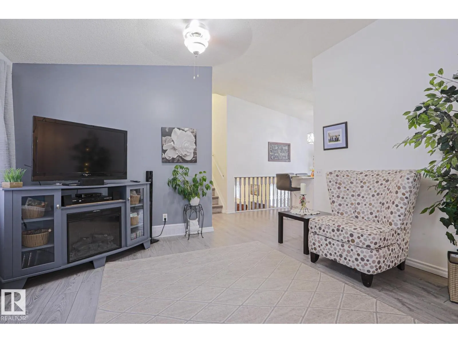 52 WESTLAKE DR