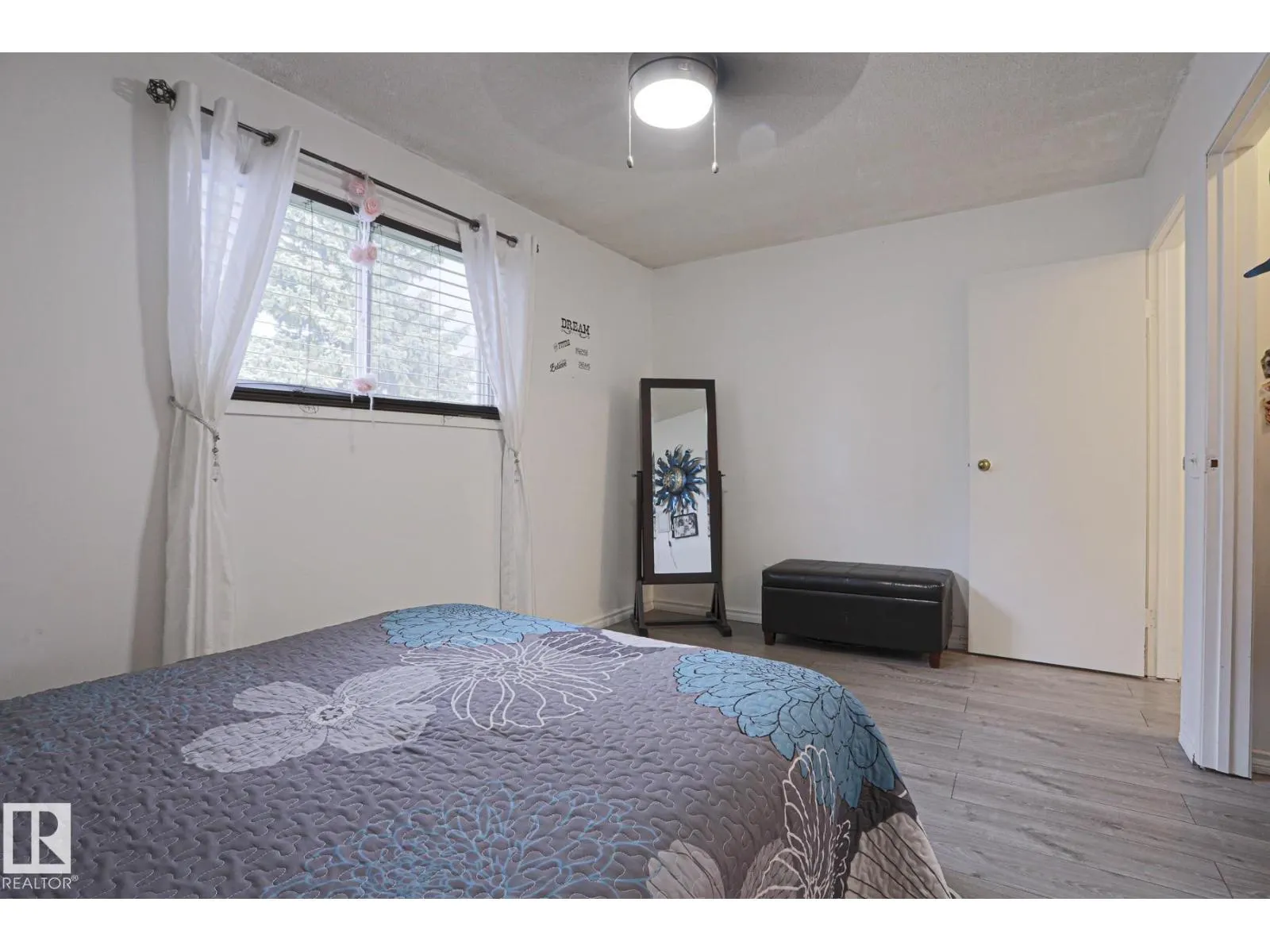 52 WESTLAKE DR