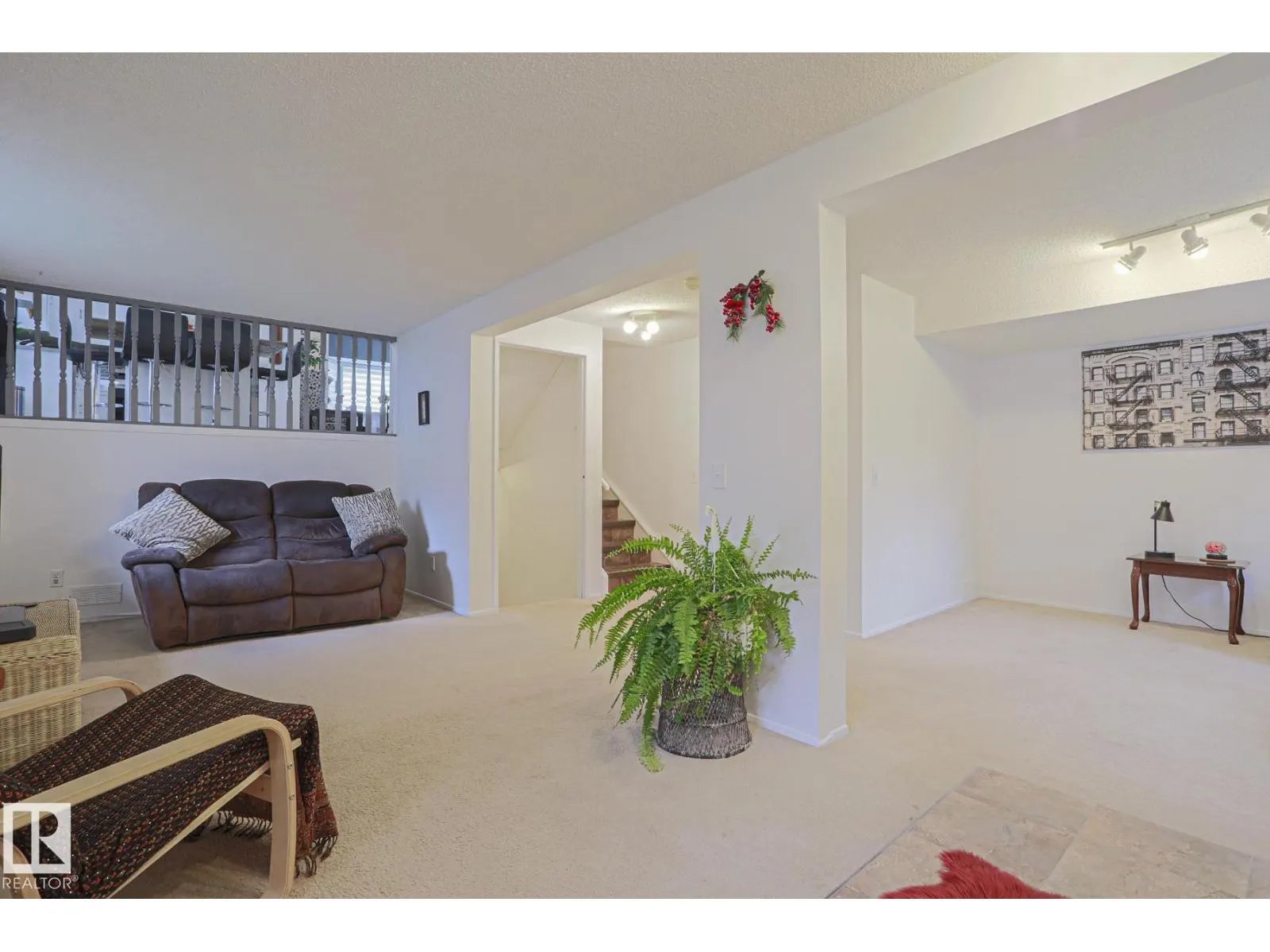 52 WESTLAKE DR