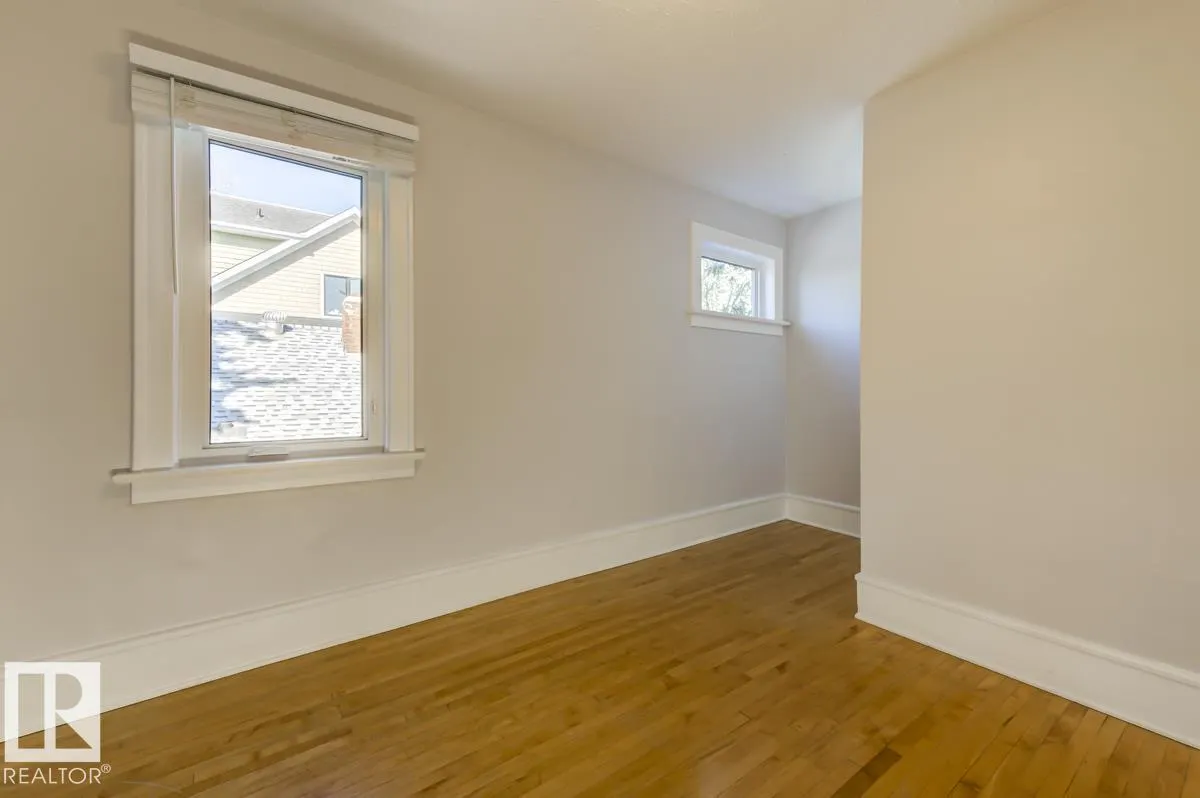 10949 88 AV NW