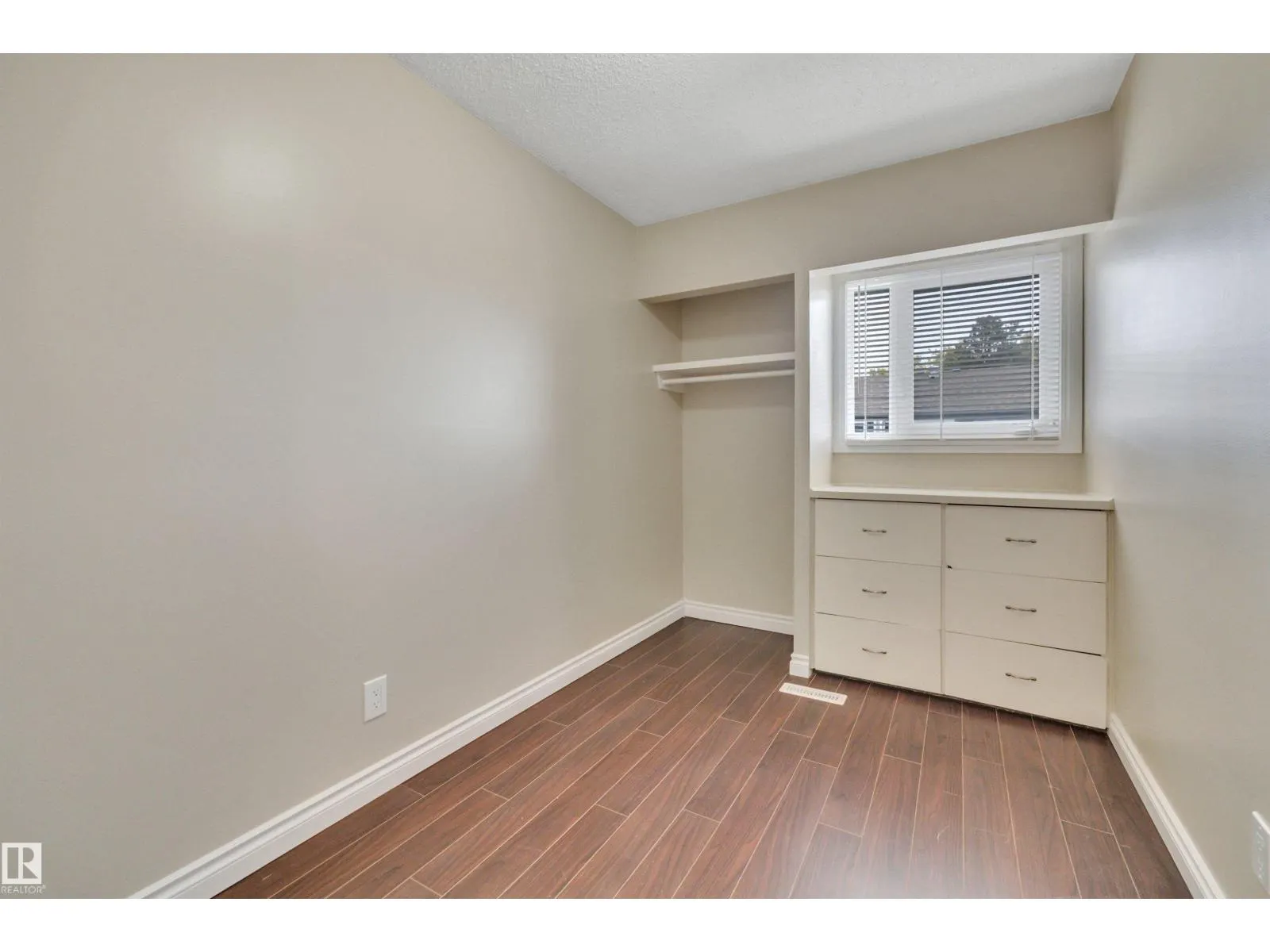 #8 14130 80 ST NW