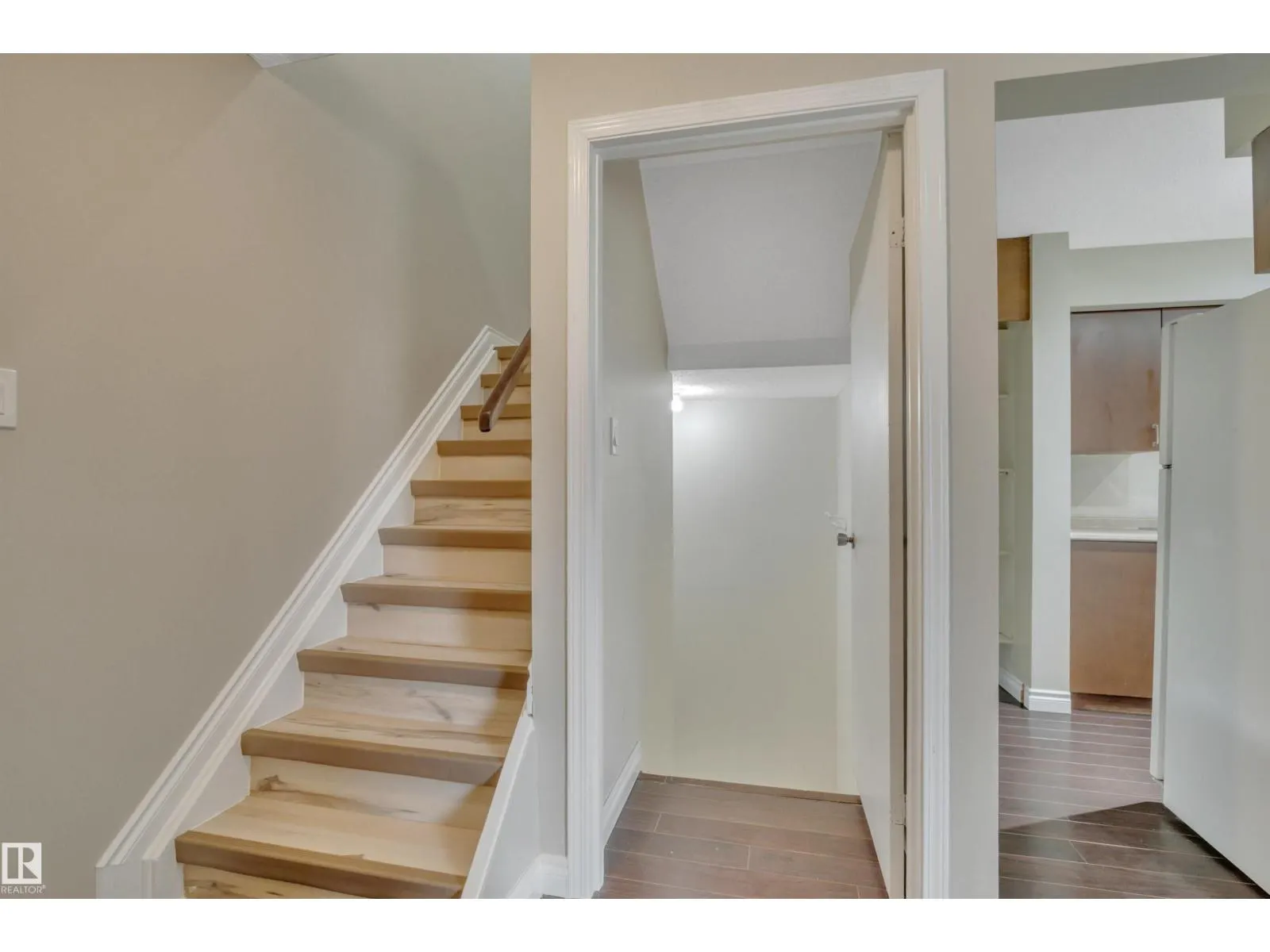#8 14130 80 ST NW