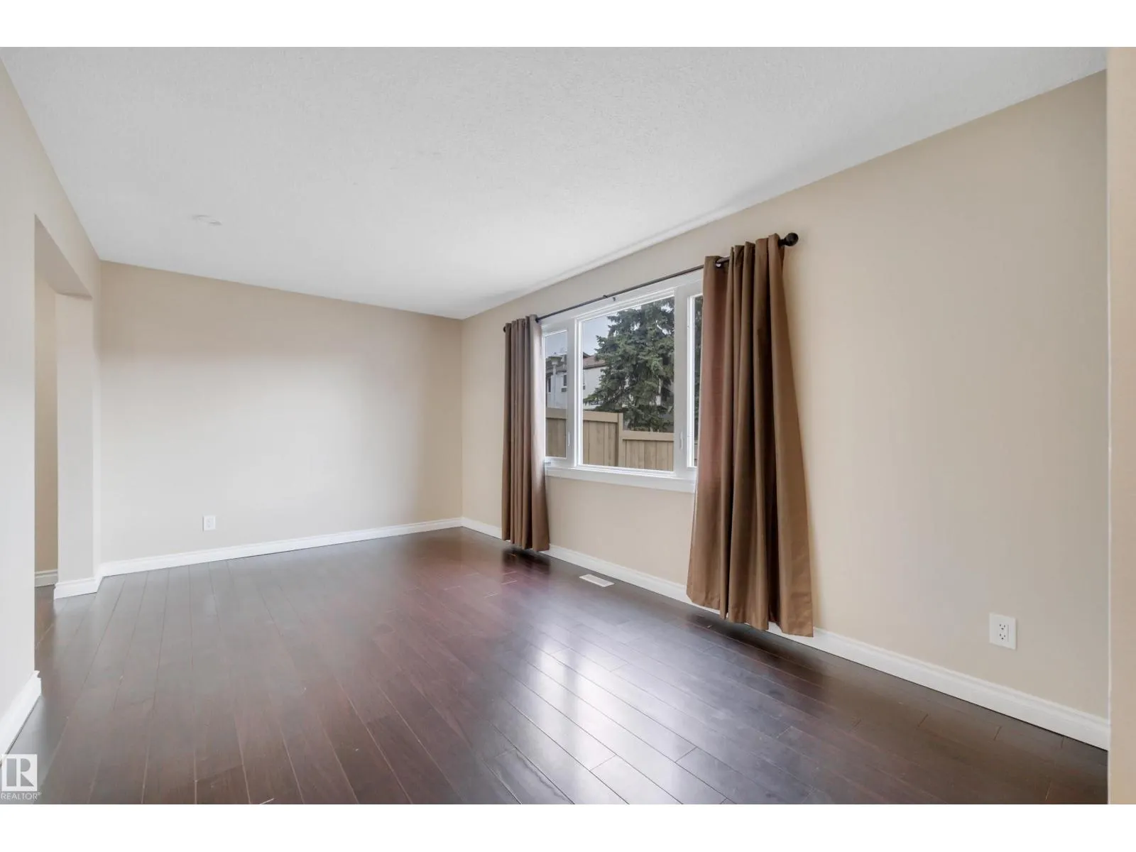 #8 14130 80 ST NW