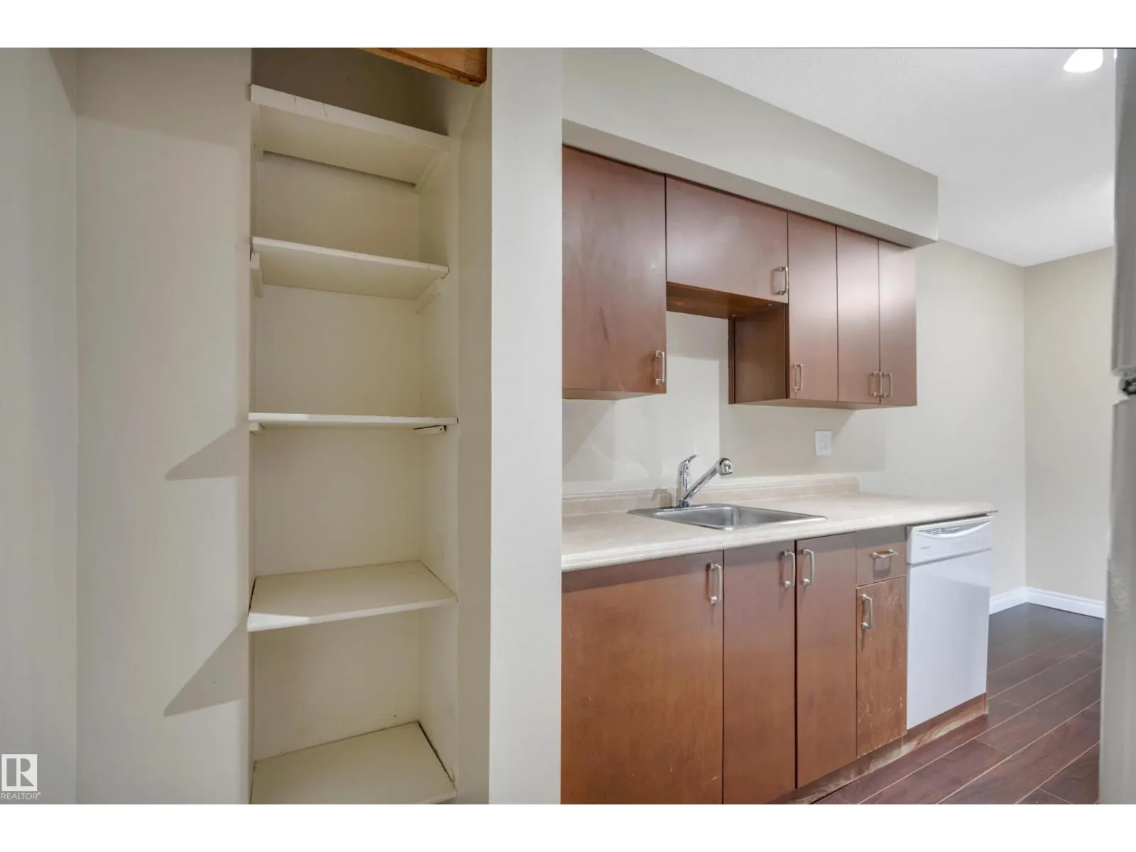 #8 14130 80 ST NW