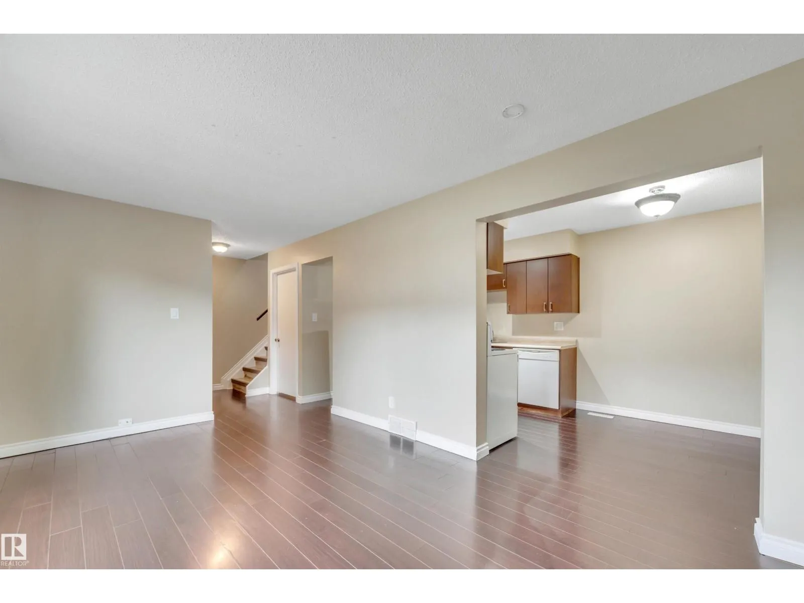 #8 14130 80 ST NW