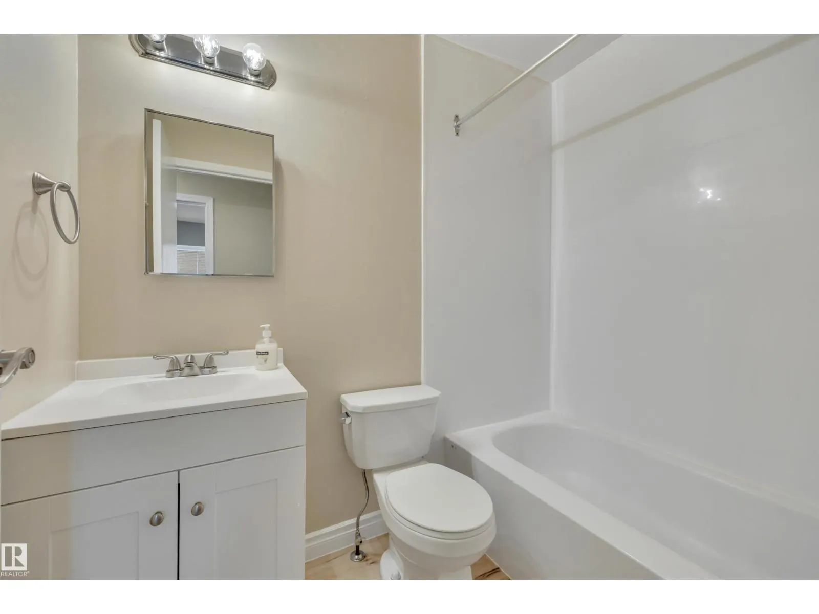 #8 14130 80 ST NW