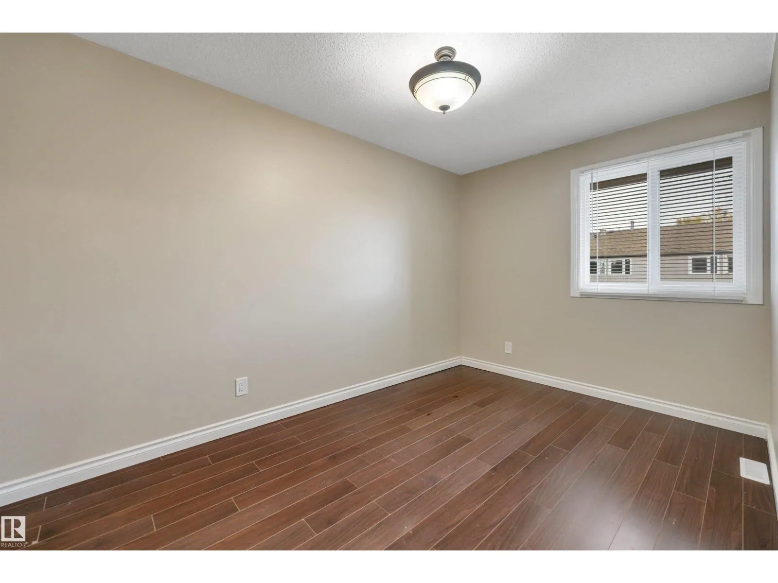 #8 14130 80 ST NW
