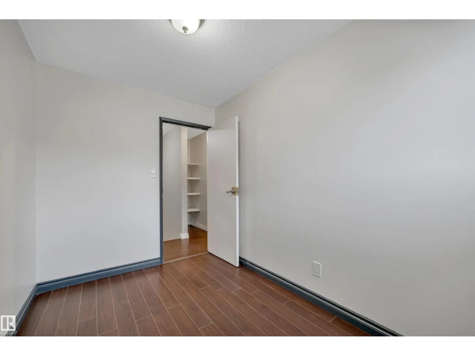 #8 14130 80 ST NW