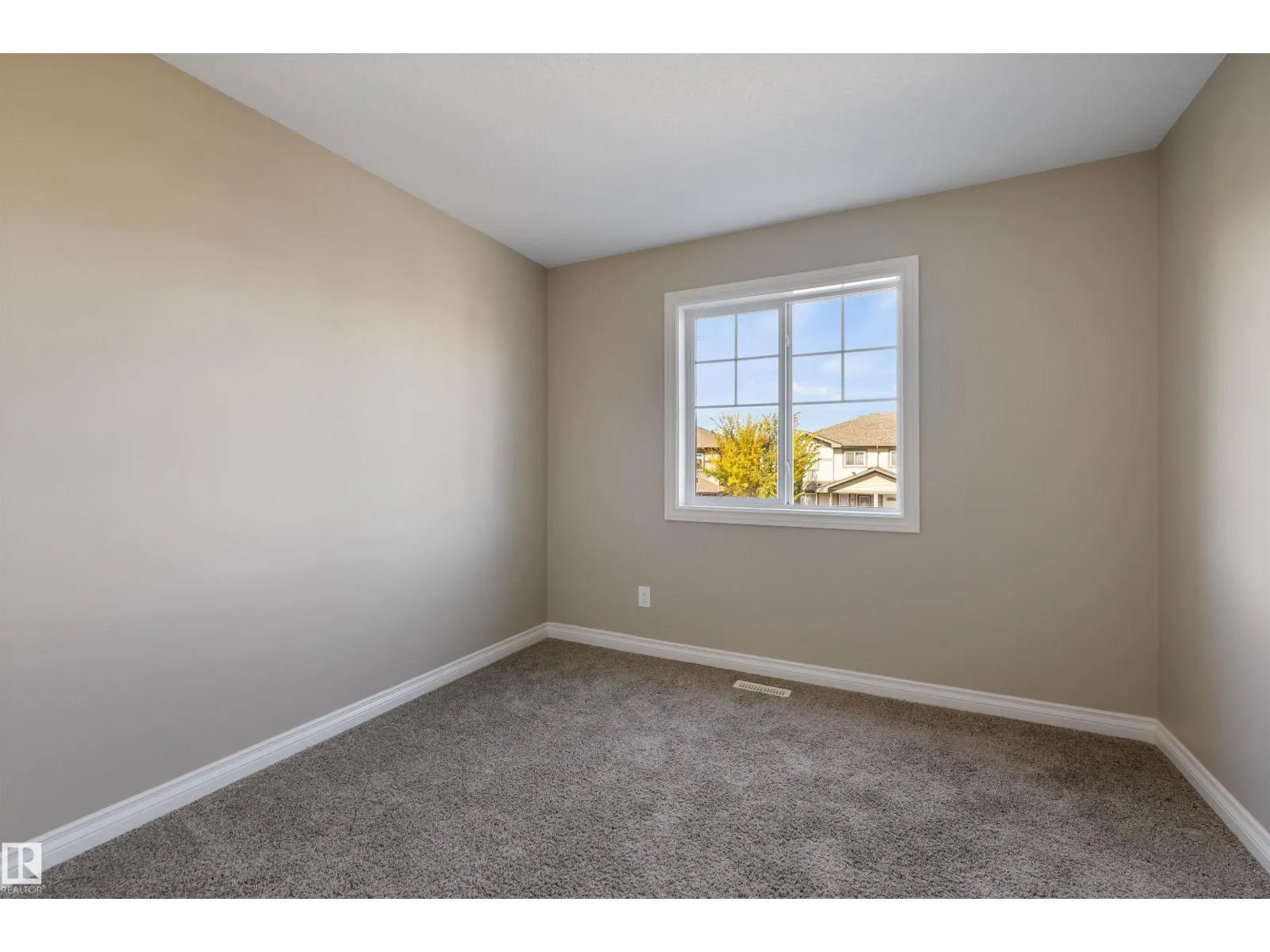 1 ROSEBERRY LN