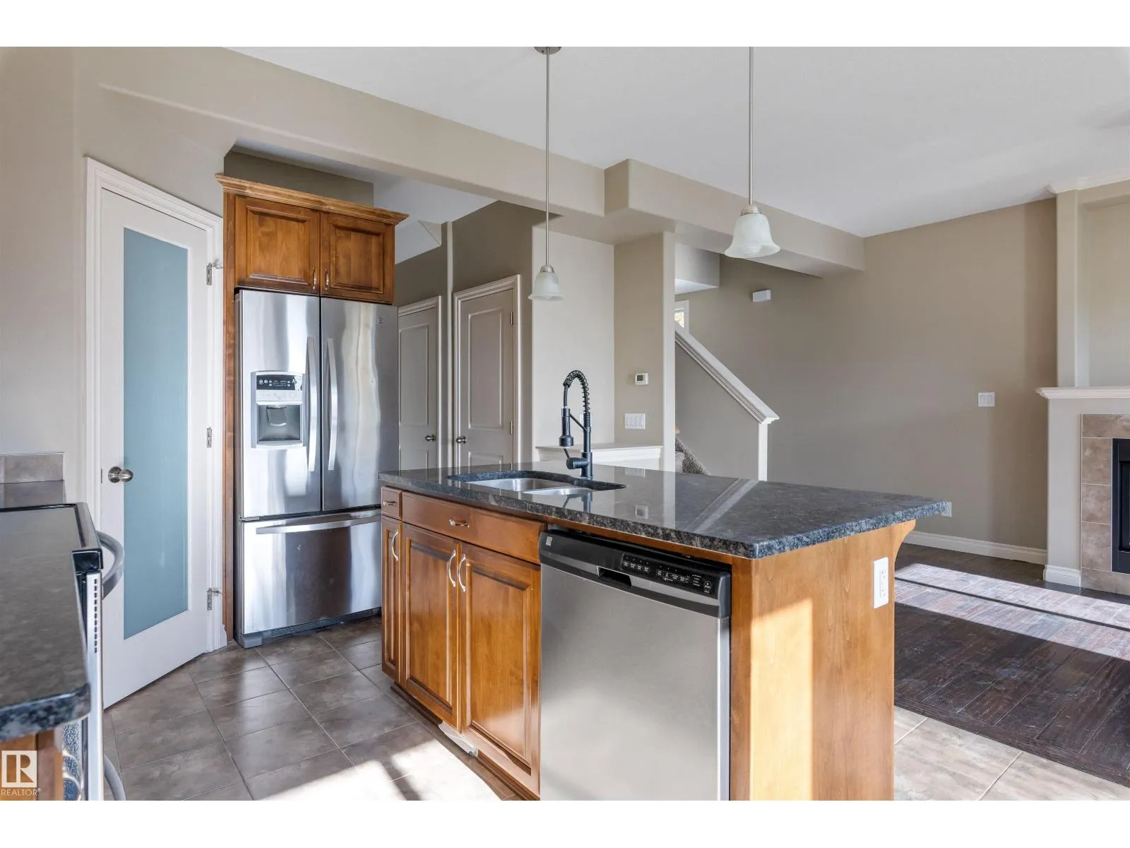 1 ROSEBERRY LN