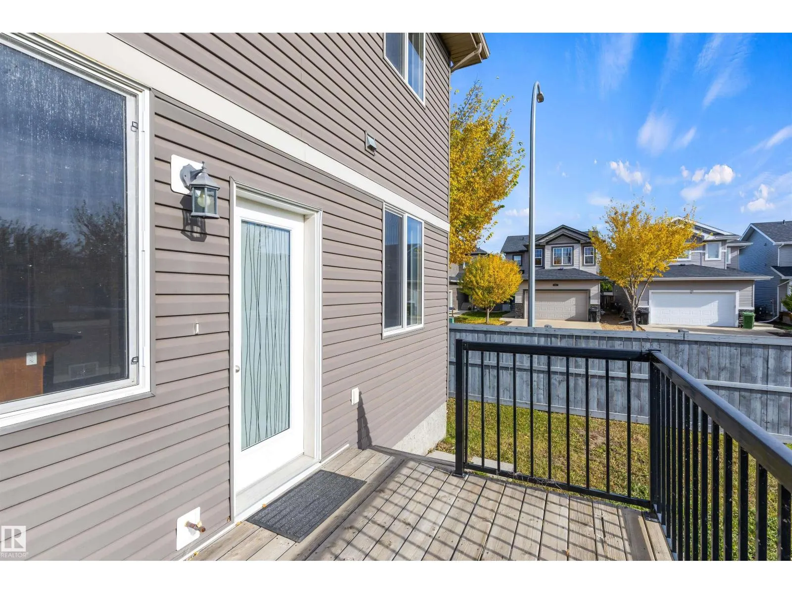 1 ROSEBERRY LN