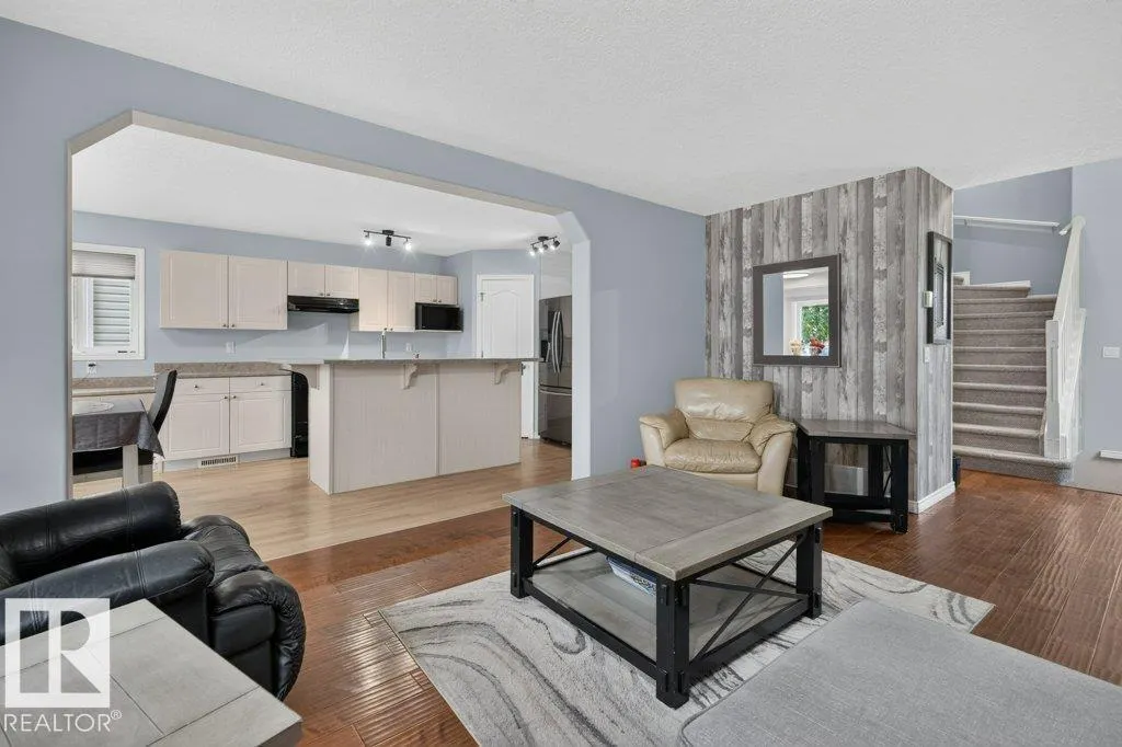 31 Douglas CR