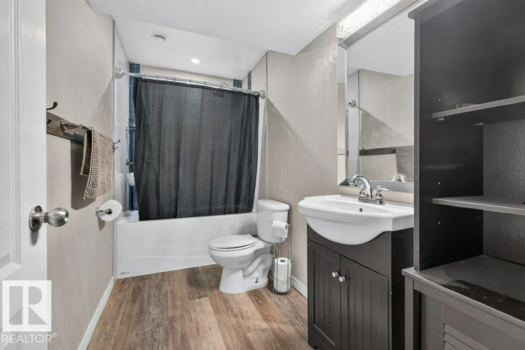 31 Douglas CR