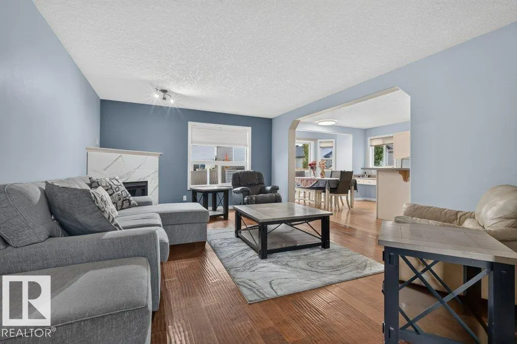 31 Douglas CR