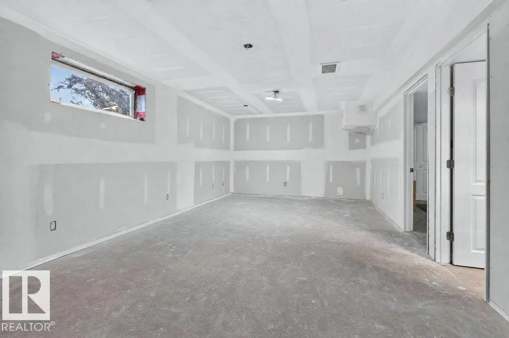 31 Douglas CR