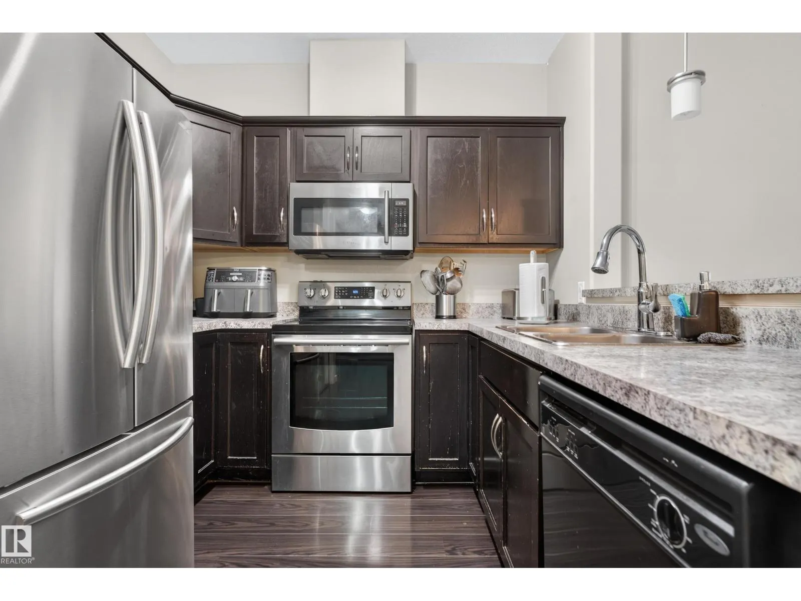 #224 304 AMBLESIDE LI SW