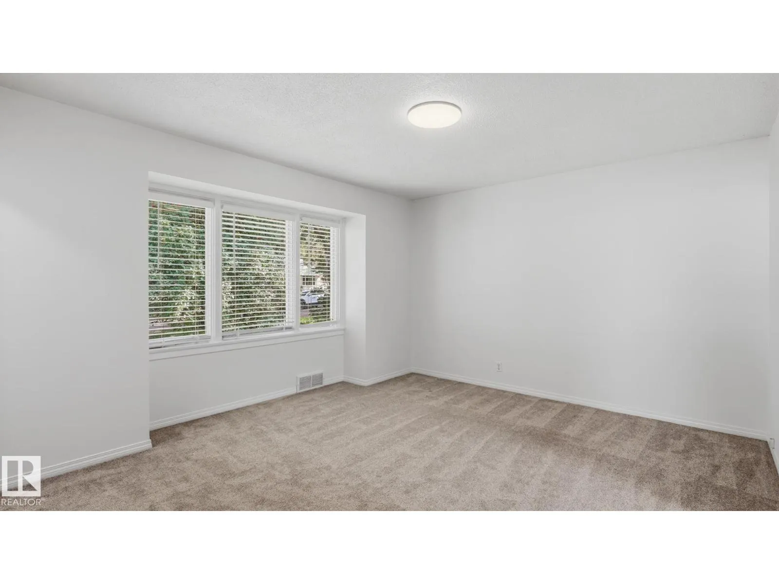 11836 62 ST NW