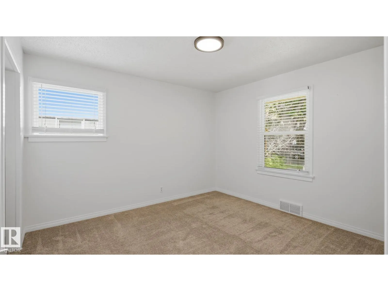 11836 62 ST NW