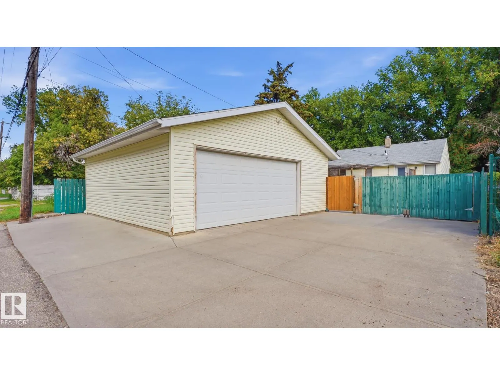 11836 62 ST NW